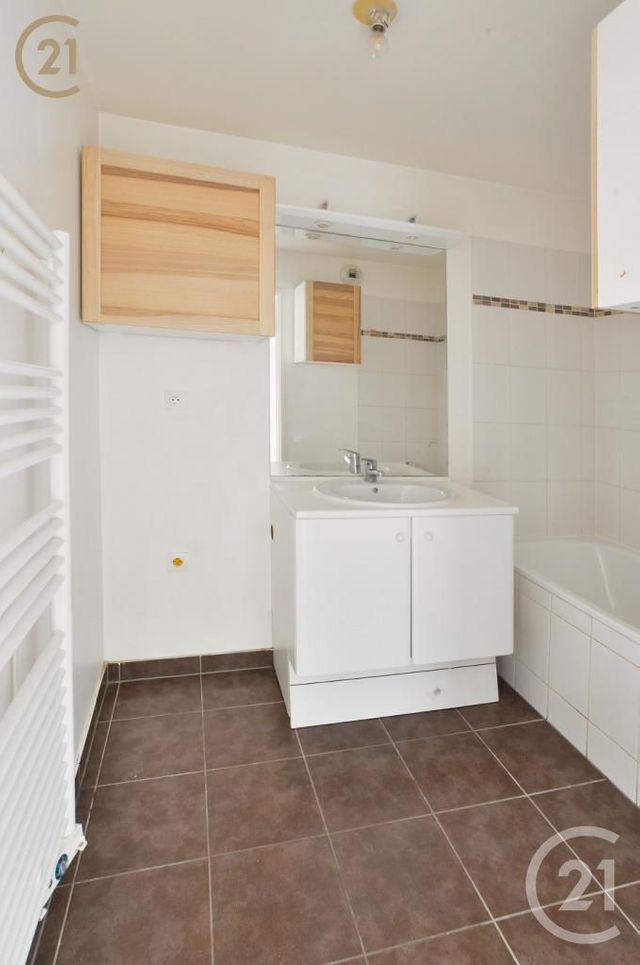 Afficher la photo en grand Appartement F3 à vendre - 3 pièces - 59.45 m2 - VIGNEUX SUR SEINE - 91 - ILE-DE-FRANCE - Century 21 Optimmo