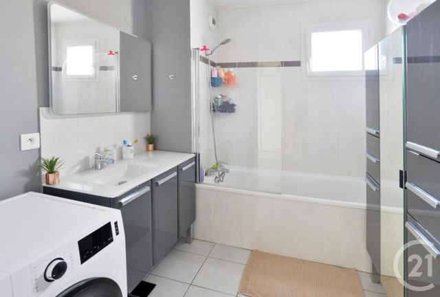 Appartement F4 à vendre - 4 pièces - 69.09 m2 - VIGNEUX SUR SEINE - 91 - ILE-DE-FRANCE - Century 21 Optimmo