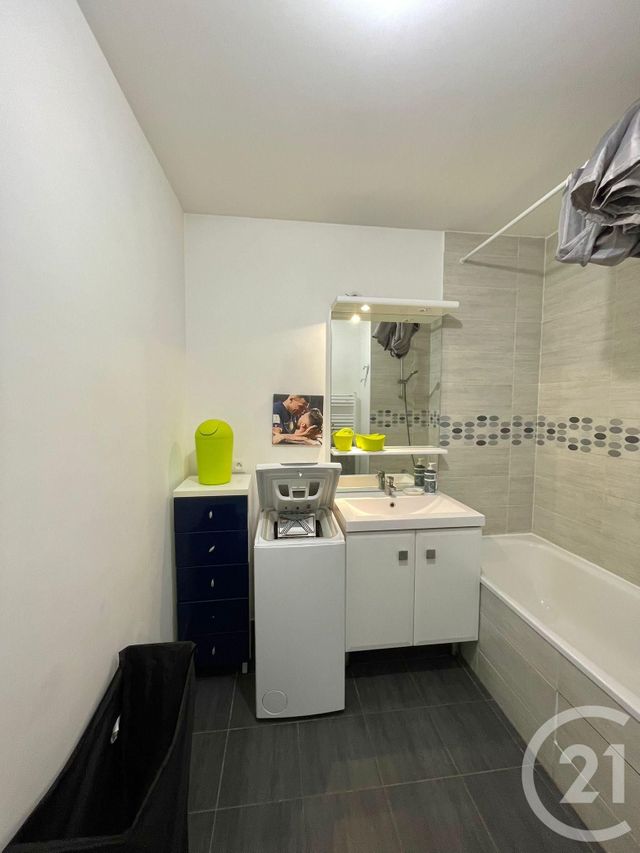 Appartement F3 à louer - 3 pièces - 69.24 m2 - VIGNEUX SUR SEINE - 91 - ILE-DE-FRANCE - Century 21 Optimmo