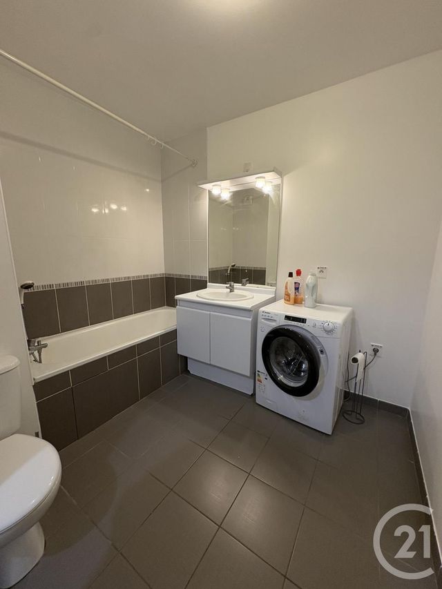 Appartement F3 à louer - 3 pièces - 62.05 m2 - ST PIERRE DU PERRAY - 91 - ILE-DE-FRANCE - Century 21 Optimmo