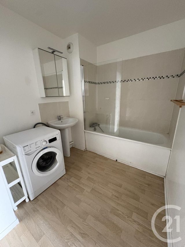 Appartement F2 à louer - 2 pièces - 40.0 m2 - VIGNEUX SUR SEINE - 91 - ILE-DE-FRANCE - Century 21 Optimmo