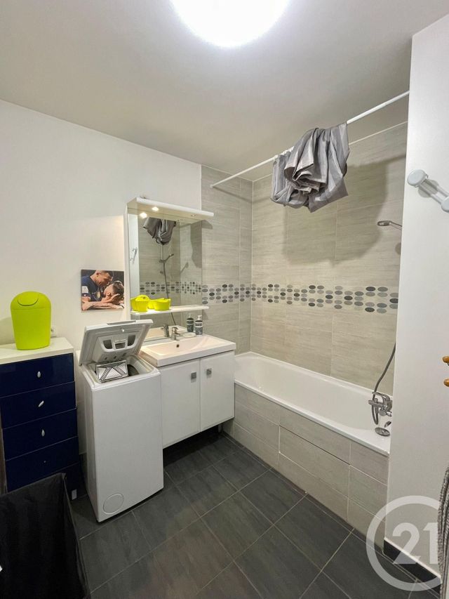 Appartement F3 à louer - 3 pièces - 69.24 m2 - VIGNEUX SUR SEINE - 91 - ILE-DE-FRANCE - Century 21 Optimmo