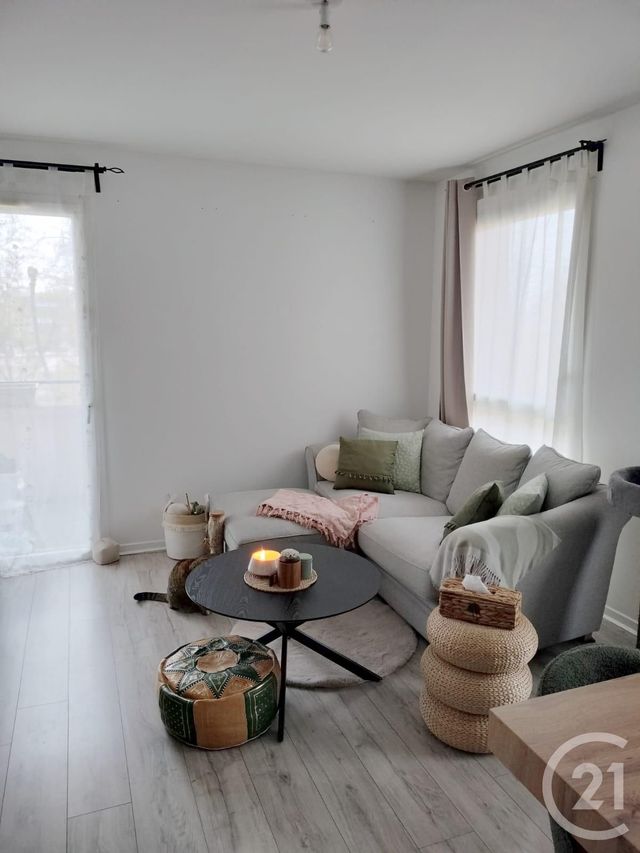 Appartement F4 à louer - 4 pièces - 71.15 m2 - VIGNEUX SUR SEINE - 91 - ILE-DE-FRANCE - Century 21 Optimmo