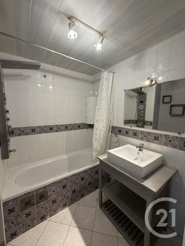 Appartement F4 à louer - 4 pièces - 75.08 m2 - VIGNEUX SUR SEINE - 91 - ILE-DE-FRANCE - Century 21 Optimmo