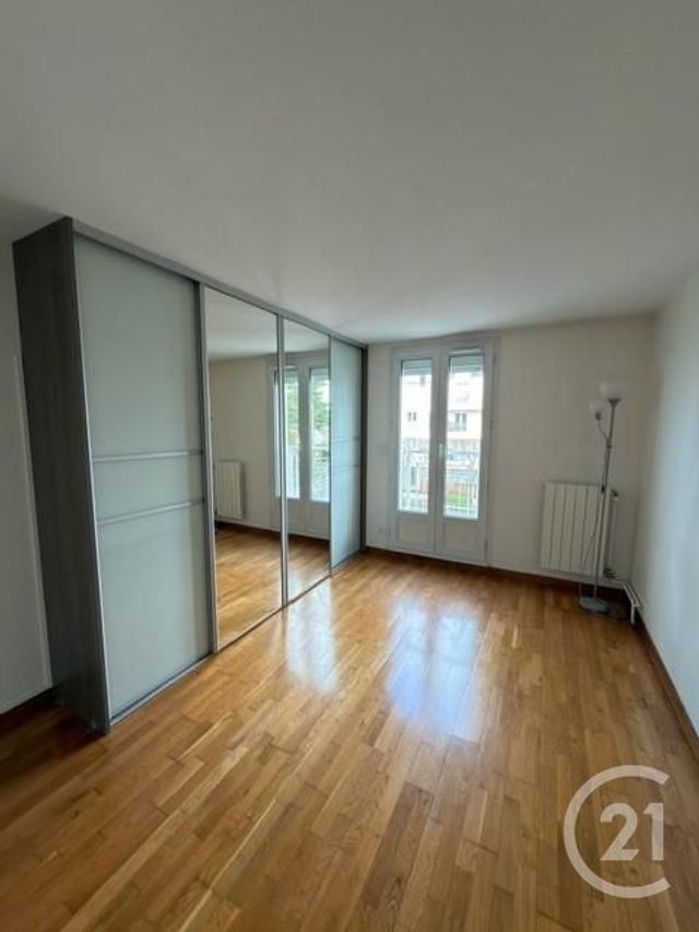 Appartement F4 à louer - 4 pièces - 75.08 m2 - VIGNEUX SUR SEINE - 91 - ILE-DE-FRANCE - Century 21 Optimmo