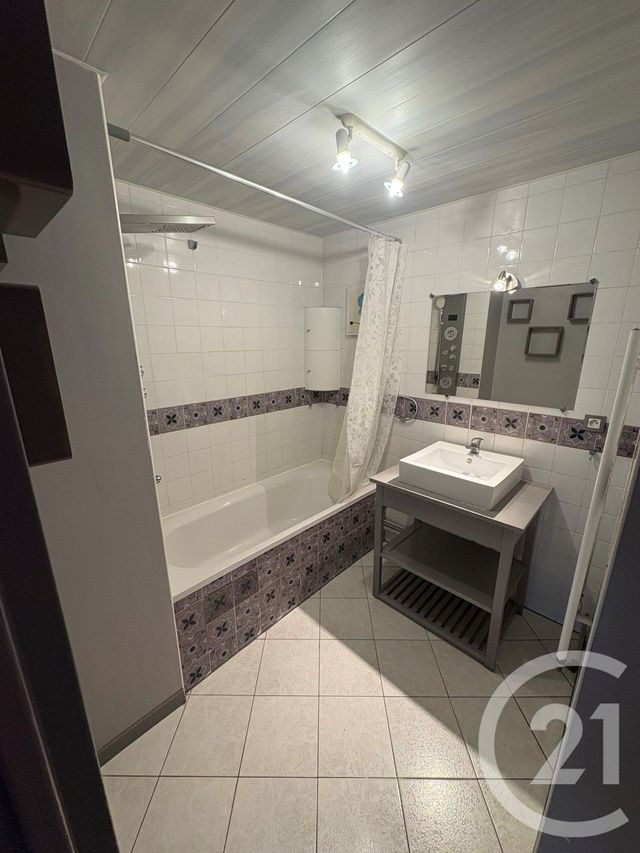 Appartement F4 à louer - 4 pièces - 75.08 m2 - VIGNEUX SUR SEINE - 91 - ILE-DE-FRANCE - Century 21 Optimmo