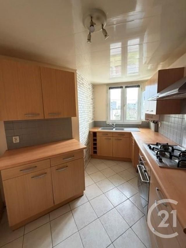 Appartement F4 à louer - 4 pièces - 75.08 m2 - VIGNEUX SUR SEINE - 91 - ILE-DE-FRANCE - Century 21 Optimmo