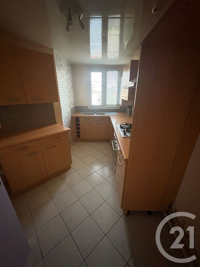 Appartement F4 à louer - 4 pièces - 75.08 m2 - VIGNEUX SUR SEINE - 91 - ILE-DE-FRANCE - Century 21 Optimmo