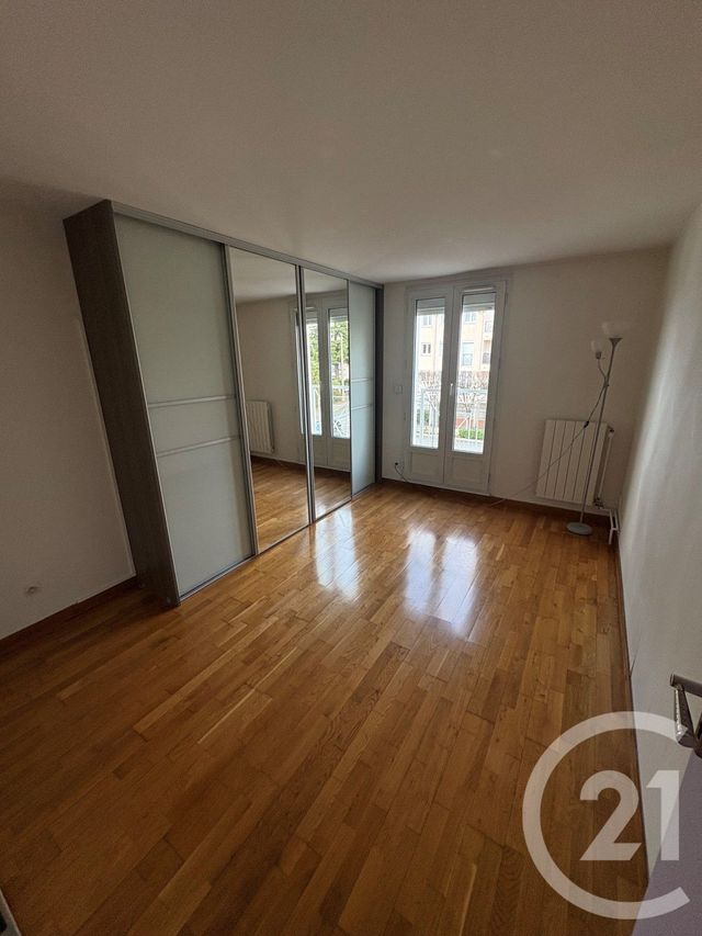 Appartement F4 à louer - 4 pièces - 75.08 m2 - VIGNEUX SUR SEINE - 91 - ILE-DE-FRANCE - Century 21 Optimmo