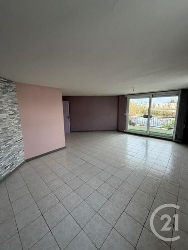 Appartement F4 à louer - 4 pièces - 75.08 m2 - VIGNEUX SUR SEINE - 91 - ILE-DE-FRANCE - Century 21 Optimmo