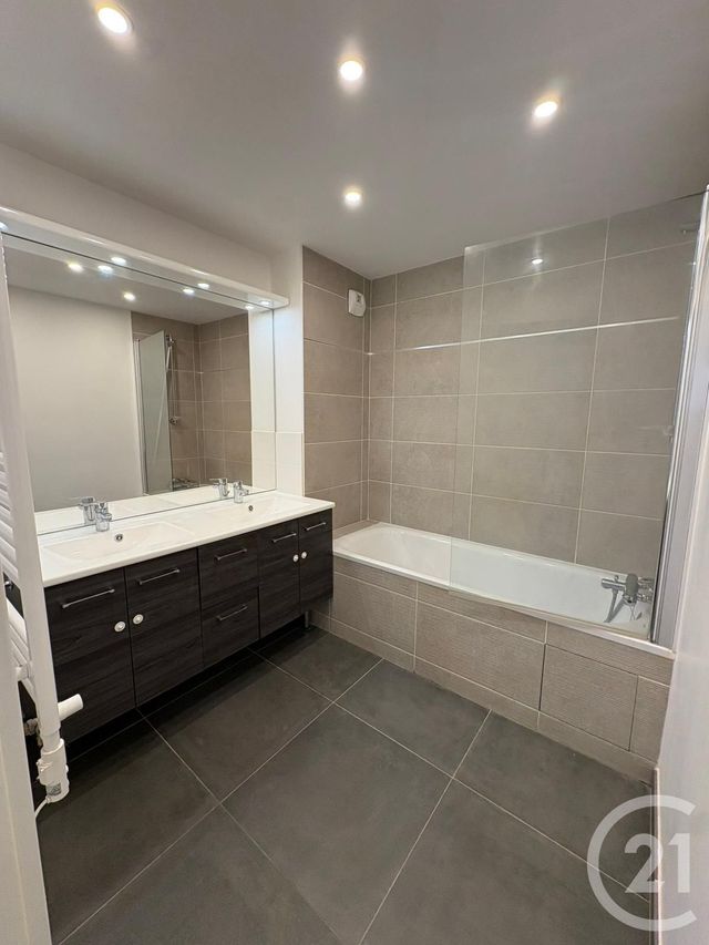 Appartement F3 à louer - 3 pièces - 77.4 m2 - VIGNEUX SUR SEINE - 91 - ILE-DE-FRANCE - Century 21 Optimmo