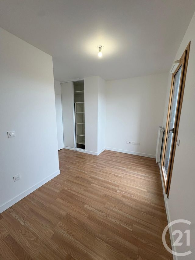 Appartement F3 à louer - 3 pièces - 77.4 m2 - VIGNEUX SUR SEINE - 91 - ILE-DE-FRANCE - Century 21 Optimmo