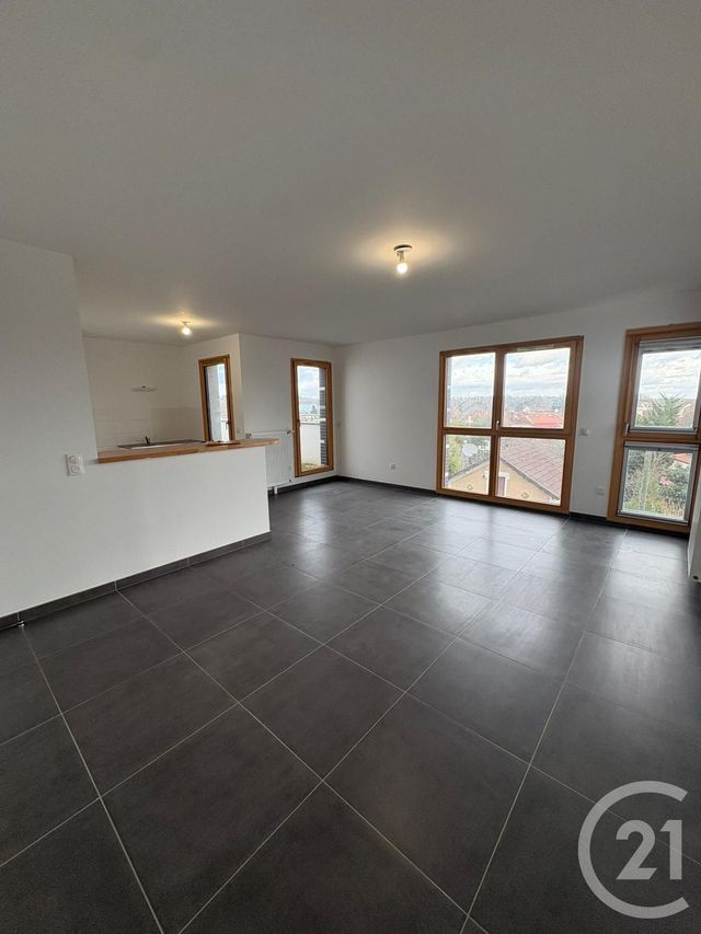 Appartement F3 à louer - 3 pièces - 77.4 m2 - VIGNEUX SUR SEINE - 91 - ILE-DE-FRANCE - Century 21 Optimmo