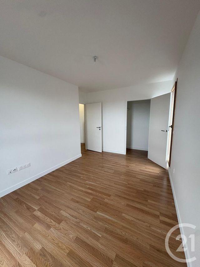 Appartement F3 à louer - 3 pièces - 77.4 m2 - VIGNEUX SUR SEINE - 91 - ILE-DE-FRANCE - Century 21 Optimmo