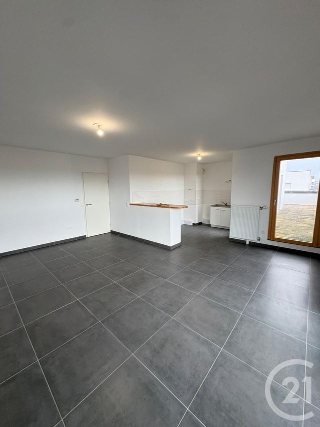 Appartement F3 à louer - 3 pièces - 77.4 m2 - VIGNEUX SUR SEINE - 91 - ILE-DE-FRANCE - Century 21 Optimmo