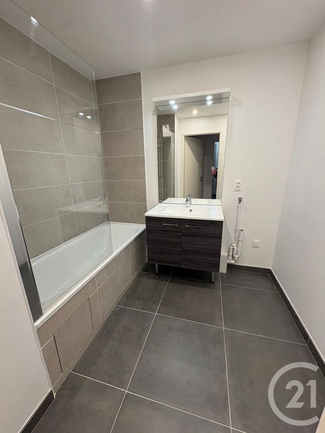 Appartement F2 à louer - 2 pièces - 55.5 m2 - VIGNEUX SUR SEINE - 91 - ILE-DE-FRANCE - Century 21 Optimmo