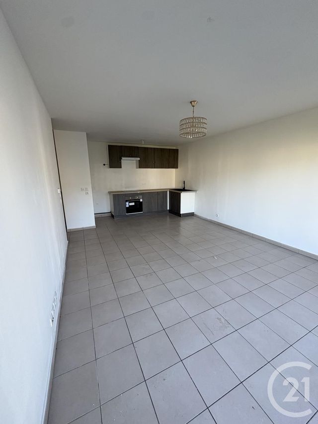 Appartement F3 à louer - 3 pièces - 62.0 m2 - ST PIERRE DU PERRAY - 91 - ILE-DE-FRANCE - Century 21 Optimmo