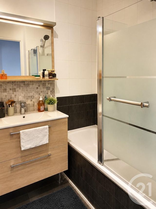 Appartement F3 à louer - 3 pièces - 62.03 m2 - VIGNEUX SUR SEINE - 91 - ILE-DE-FRANCE - Century 21 Optimmo