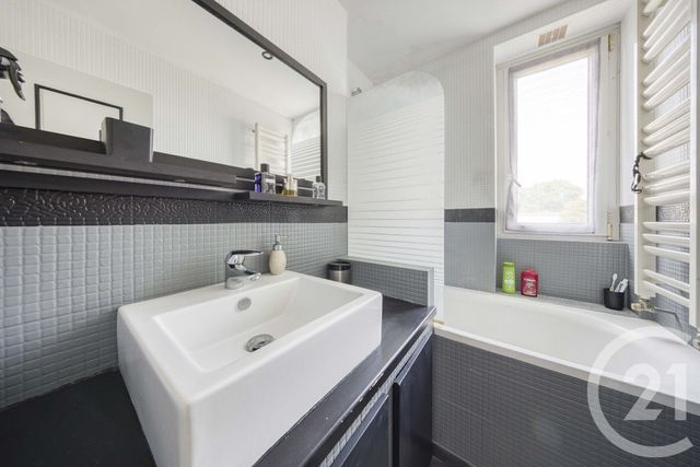 Appartement F3 à vendre - 3 pièces - 53.02 m2 - YERRES - 91 - ILE-DE-FRANCE - Century 21 Optimmo
