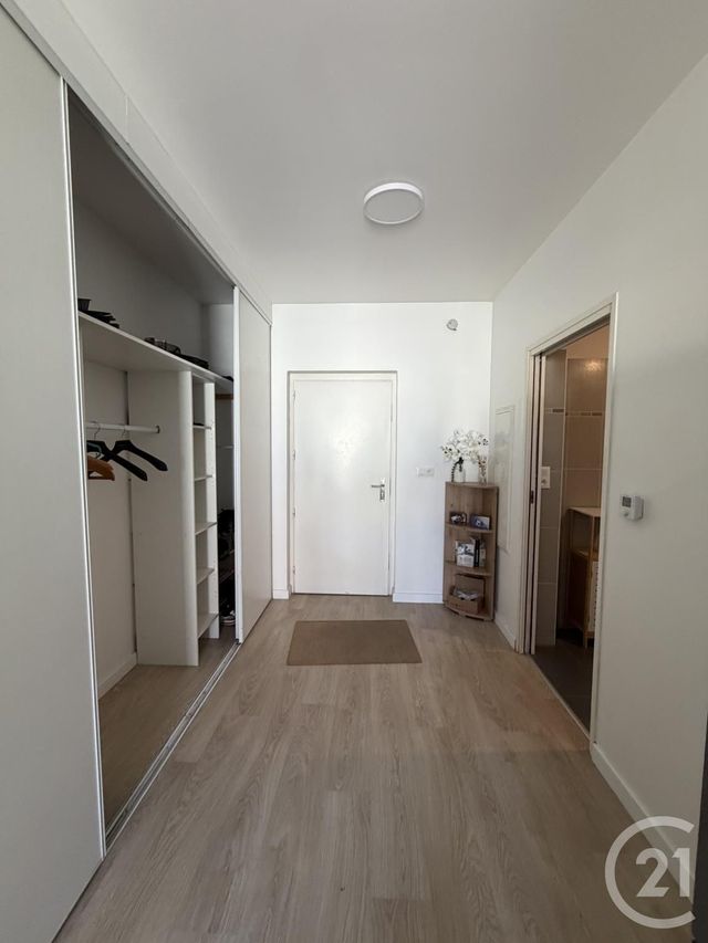 Appartement F1 bis à louer - 2 pièces - 31.9 m2 - VIGNEUX SUR SEINE - 91 - ILE-DE-FRANCE - Century 21 Optimmo
