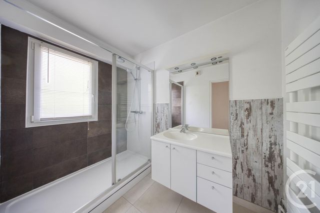 Appartement F2 à vendre - 2 pièces - 57.26 m2 - YERRES - 91 - ILE-DE-FRANCE - Century 21 Optimmo
