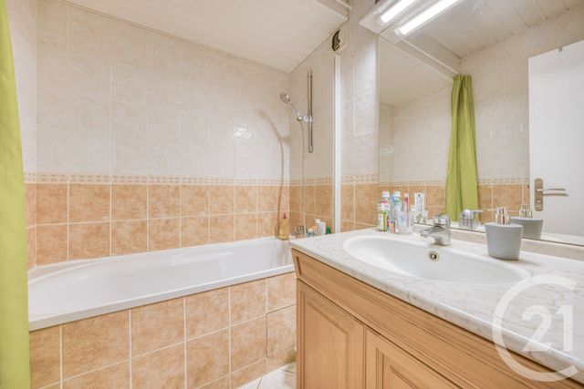 Appartement F4 à vendre - 4 pièces - 79.0 m2 - BRUNOY - 91 - ILE-DE-FRANCE - Century 21 Optimmo