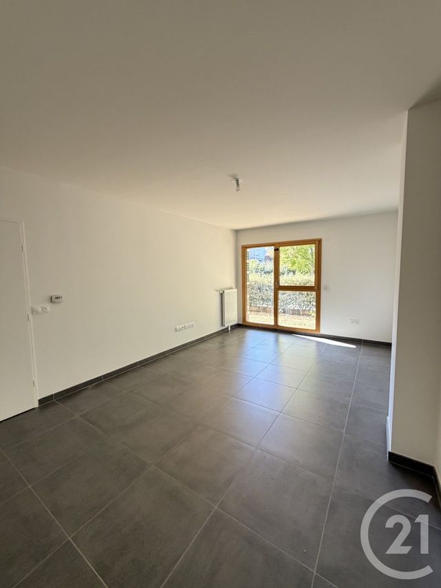 Appartement F2 à louer - 2 pièces - 55.6 m2 - VIGNEUX SUR SEINE - 91 - ILE-DE-FRANCE - Century 21 Optimmo