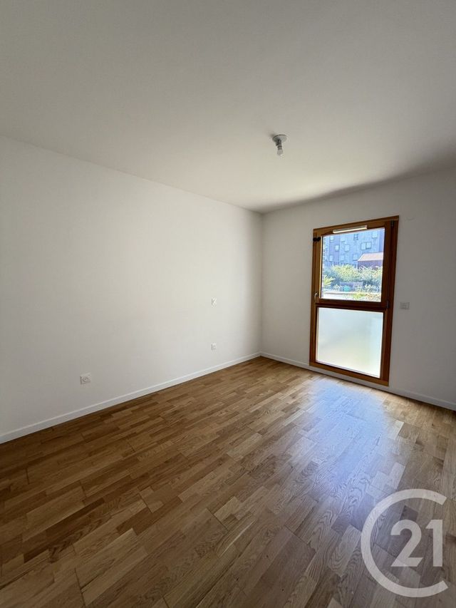 Appartement F2 à louer - 2 pièces - 55.6 m2 - VIGNEUX SUR SEINE - 91 - ILE-DE-FRANCE - Century 21 Optimmo