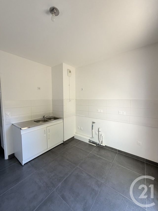 Appartement F2 à louer - 2 pièces - 55.6 m2 - VIGNEUX SUR SEINE - 91 - ILE-DE-FRANCE - Century 21 Optimmo