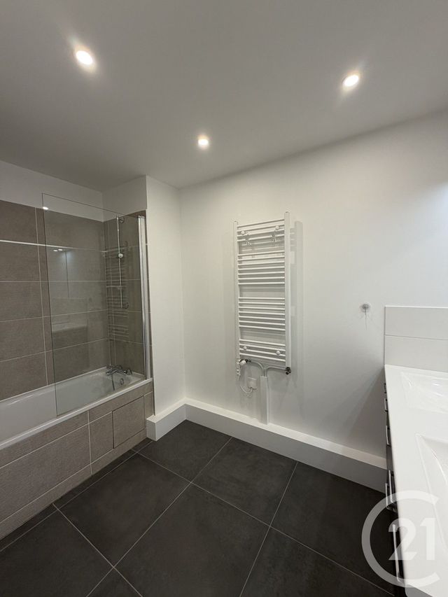 Appartement F3 à louer - 3 pièces - 77.0 m2 - VIGNEUX SUR SEINE - 91 - ILE-DE-FRANCE - Century 21 Optimmo