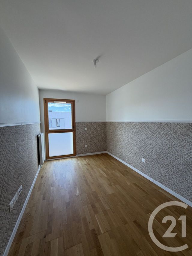 Appartement F3 à louer - 3 pièces - 77.0 m2 - VIGNEUX SUR SEINE - 91 - ILE-DE-FRANCE - Century 21 Optimmo